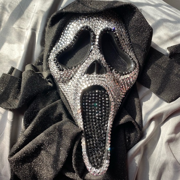 Black Rhinestone Scream Mask - Picture 2 of 3